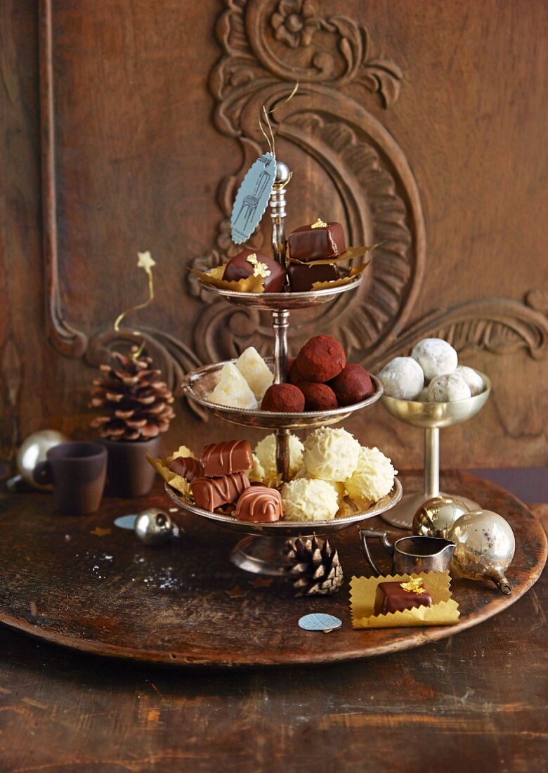 A cake stand with various pralines