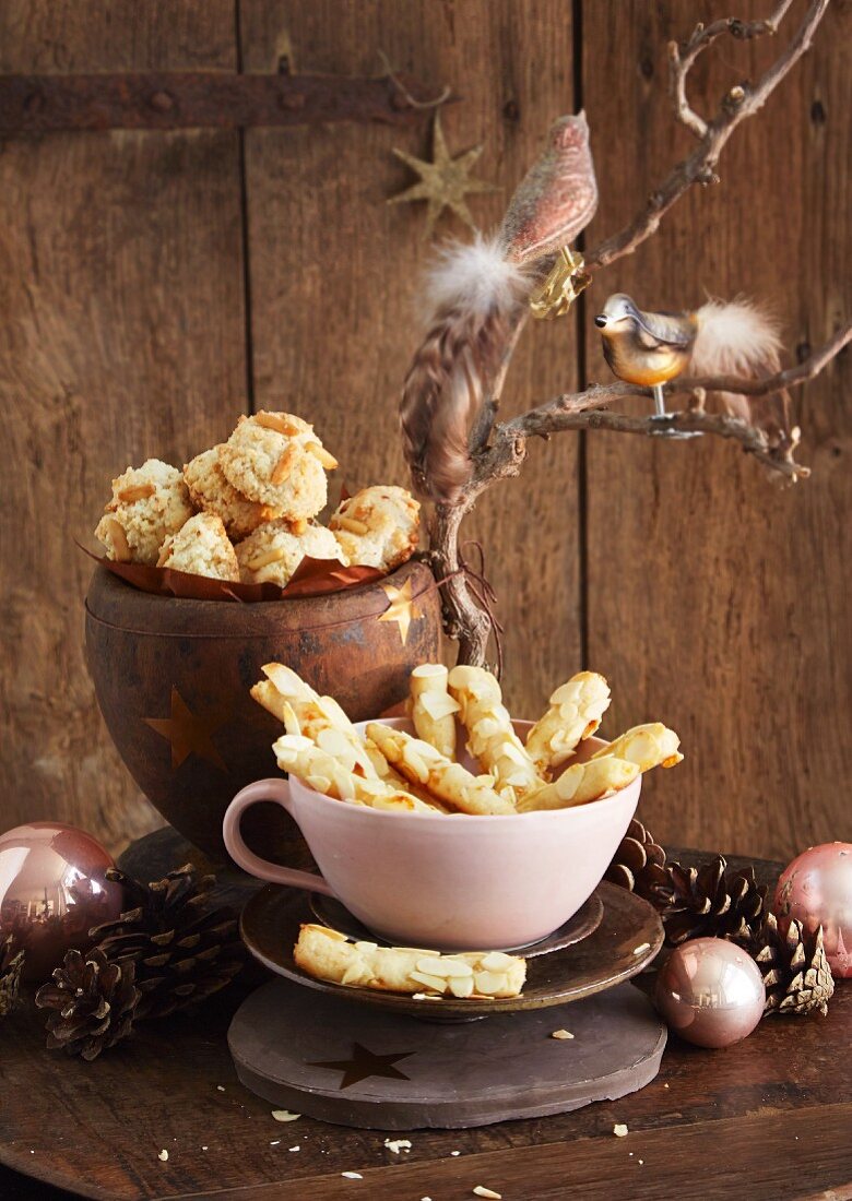 Pine nut biscuits and almond sticks