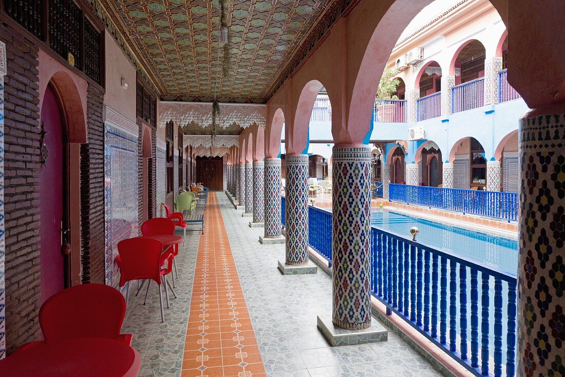 Innenhof mit Pool des Hotels Riad Moulay Said in der rue Riad Zitoun Lakdim, Medina Marrakesch, Marokko