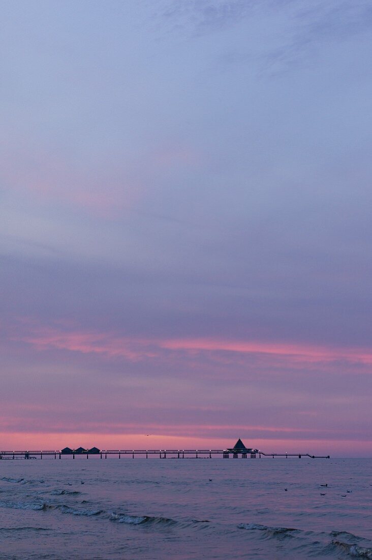 Abenddämmerung über die Seebrücke in Heringsdorf, Usedom