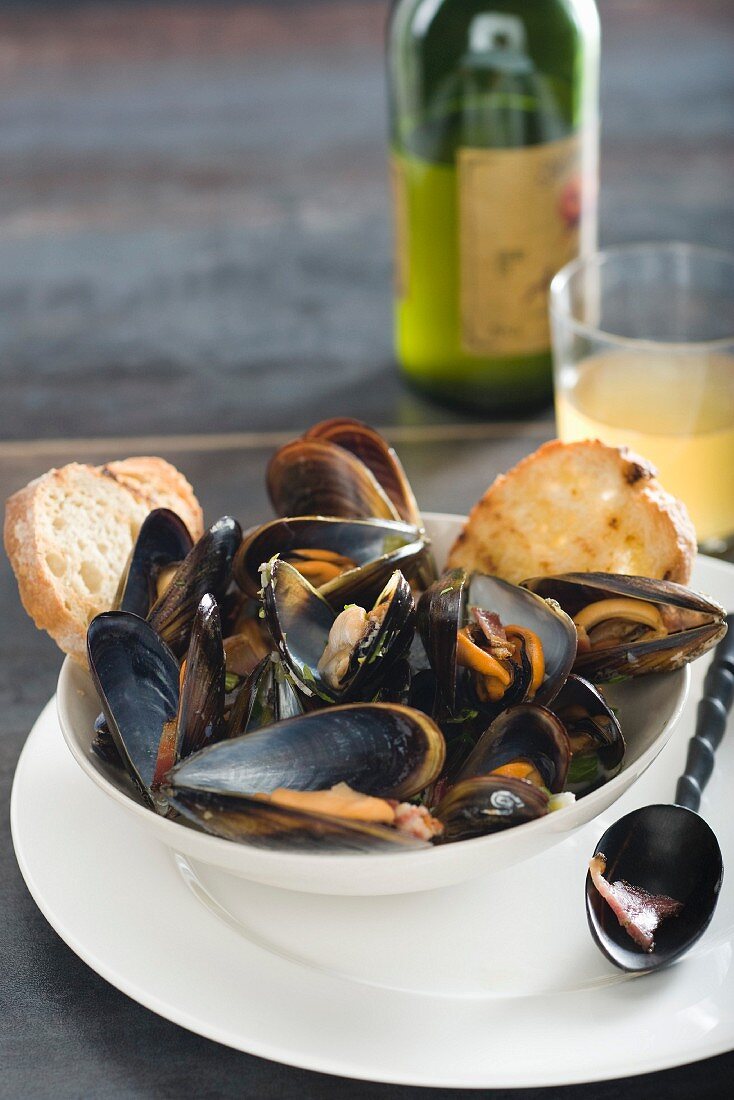 Mussels with cider and bacon
