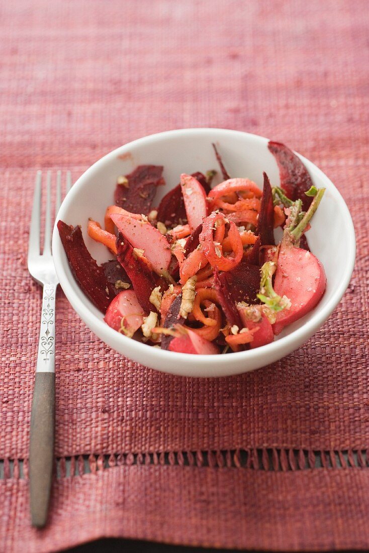 Rote-Bete-Salat mit Apfel und Karotten