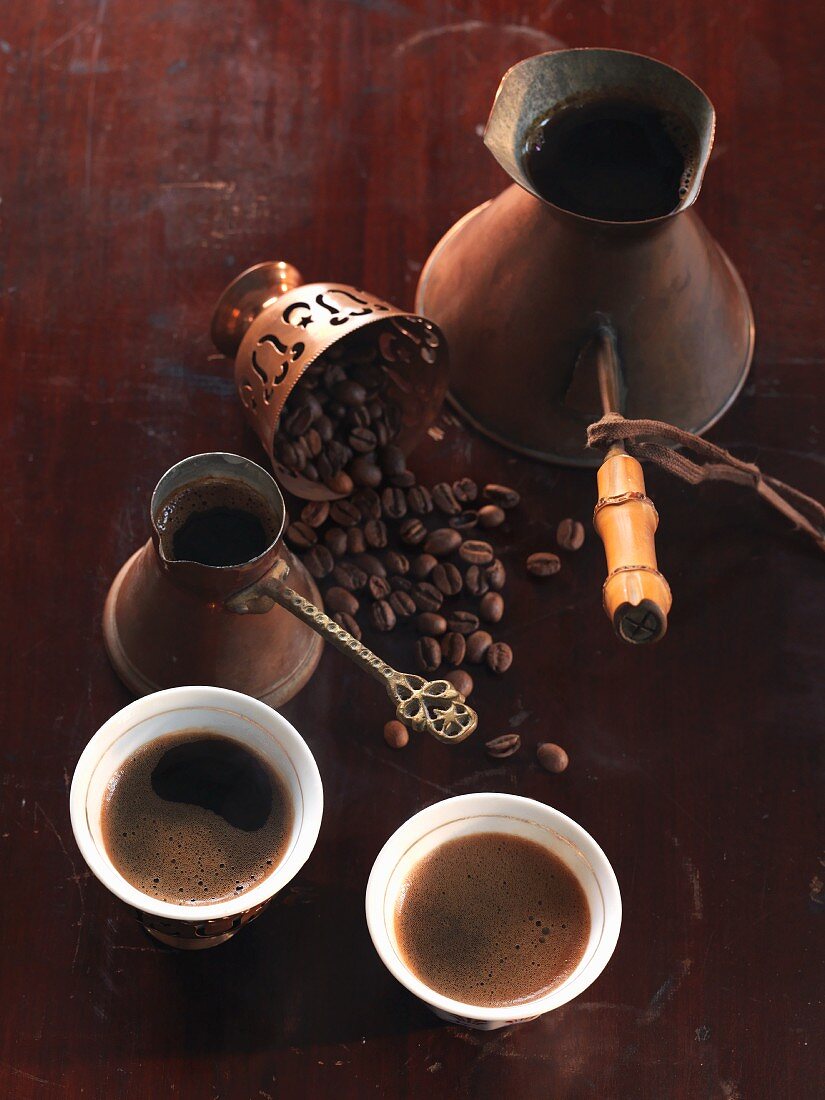 Türkischer Kaffee und Mokkabohnen
