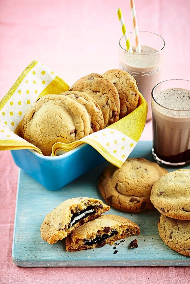 Chocolate Chip Cookies mit Oreo-Füllung