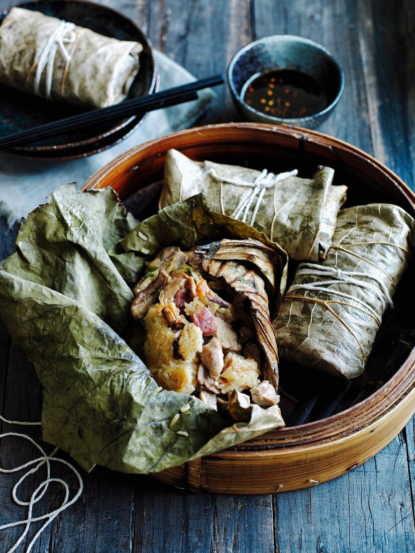 Klebreis-Lotus-Päckchen mit Chiliessig (Asien)