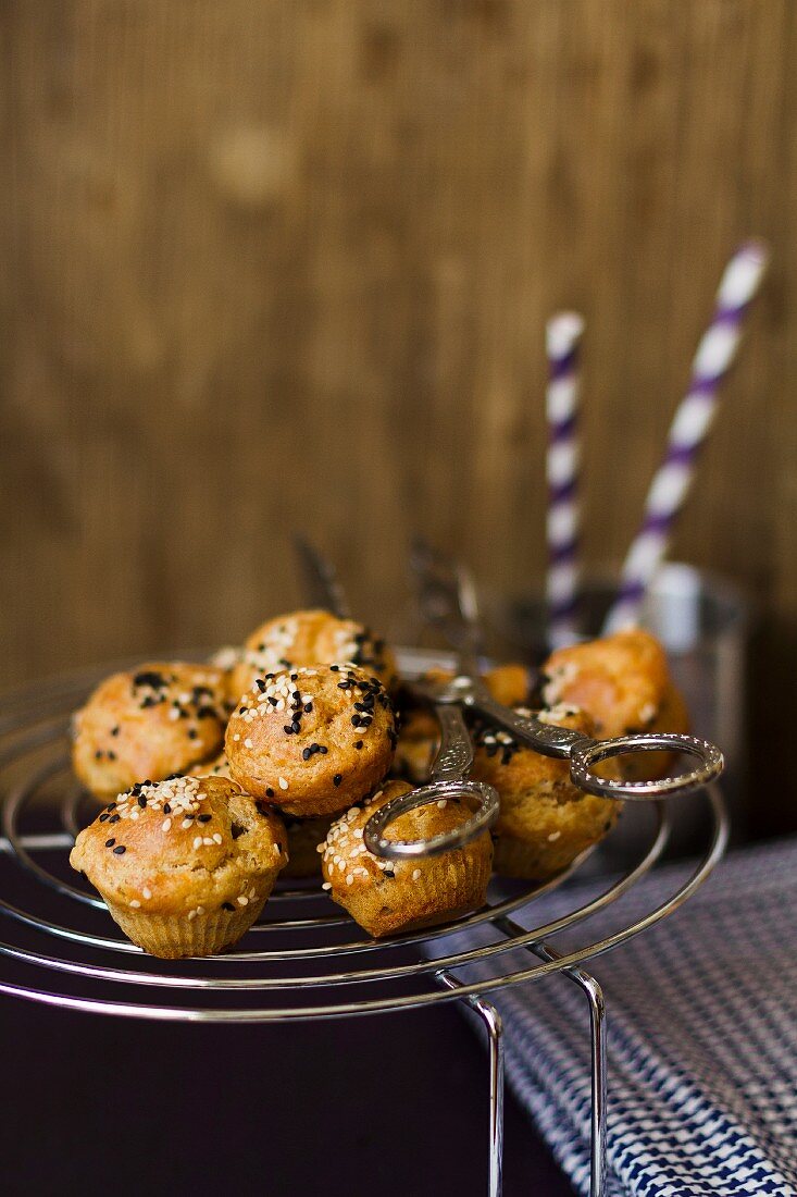 Mini muffins with salt and sesame seeds
