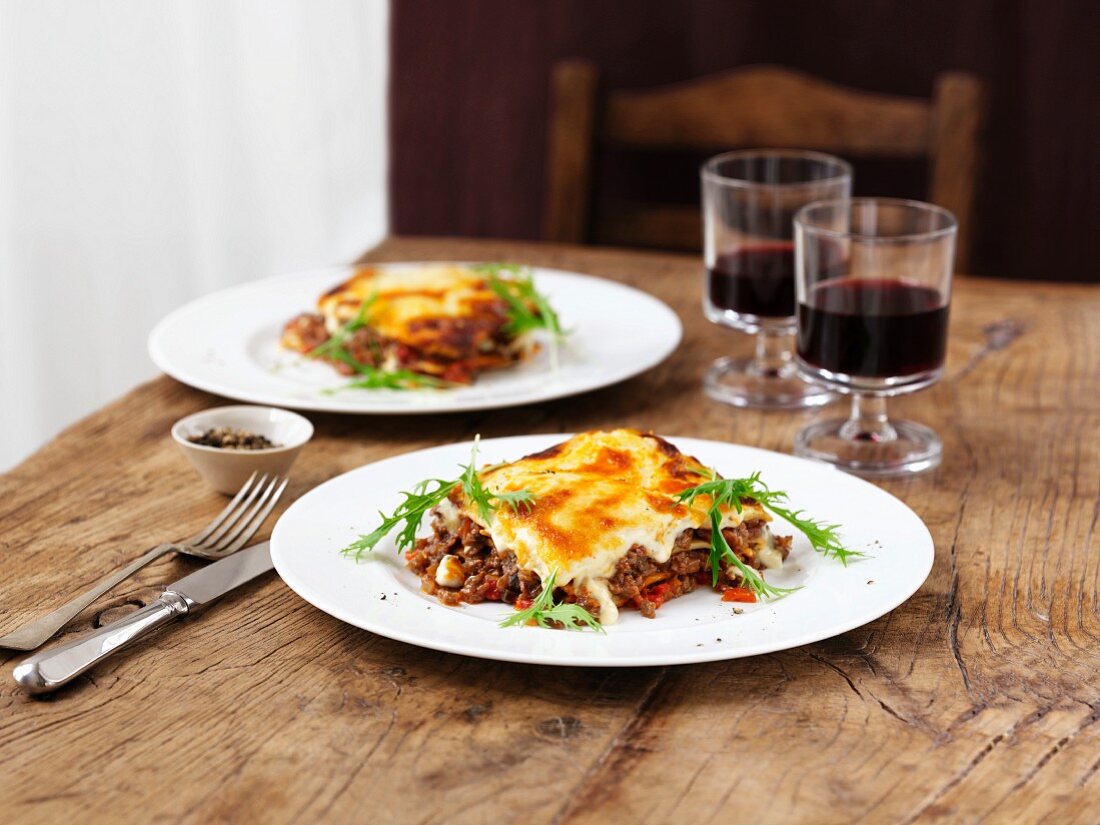 Beef lasagne with rocket and wine