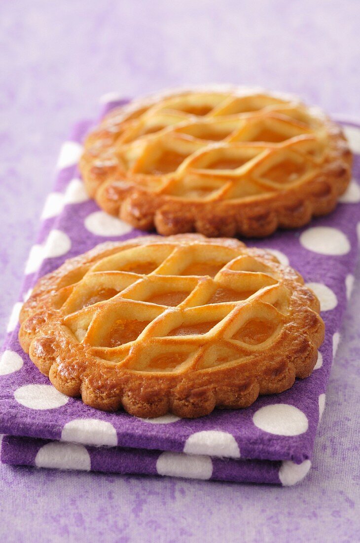 Apple tartlets with the marzipan lattice top