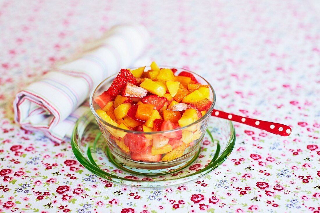 Fruit salad made from persimmons, strawberries, nectarines and sesame cream