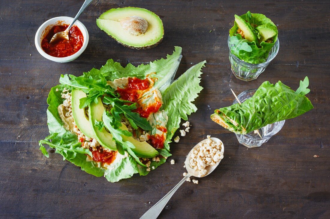 Lettuce wraps with avocado, hummus, rocket and minced turkey