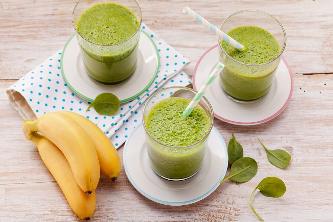 Green smoothies for kids made from bananas, apples, spinach and agave syrup