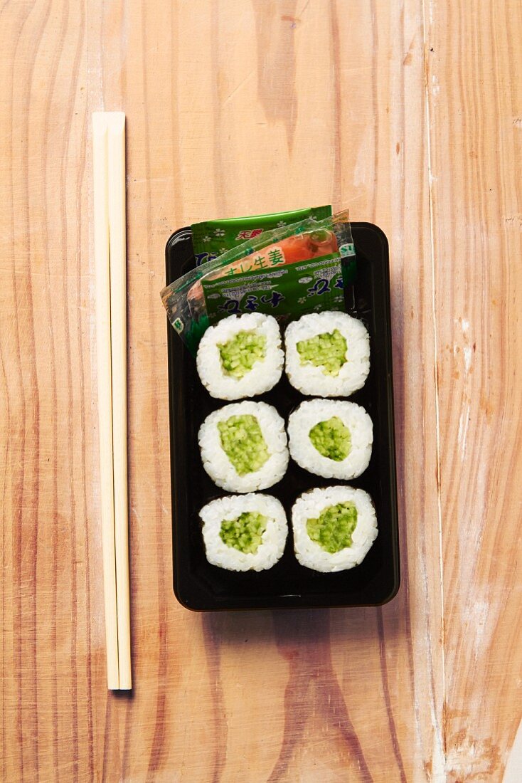 Maki-Sushi mit Gurke