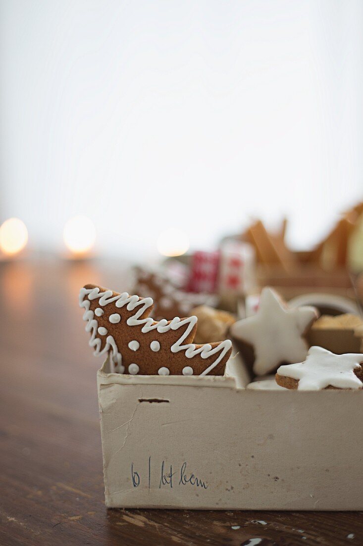 Cinnamon stars and gingerbread in an old box