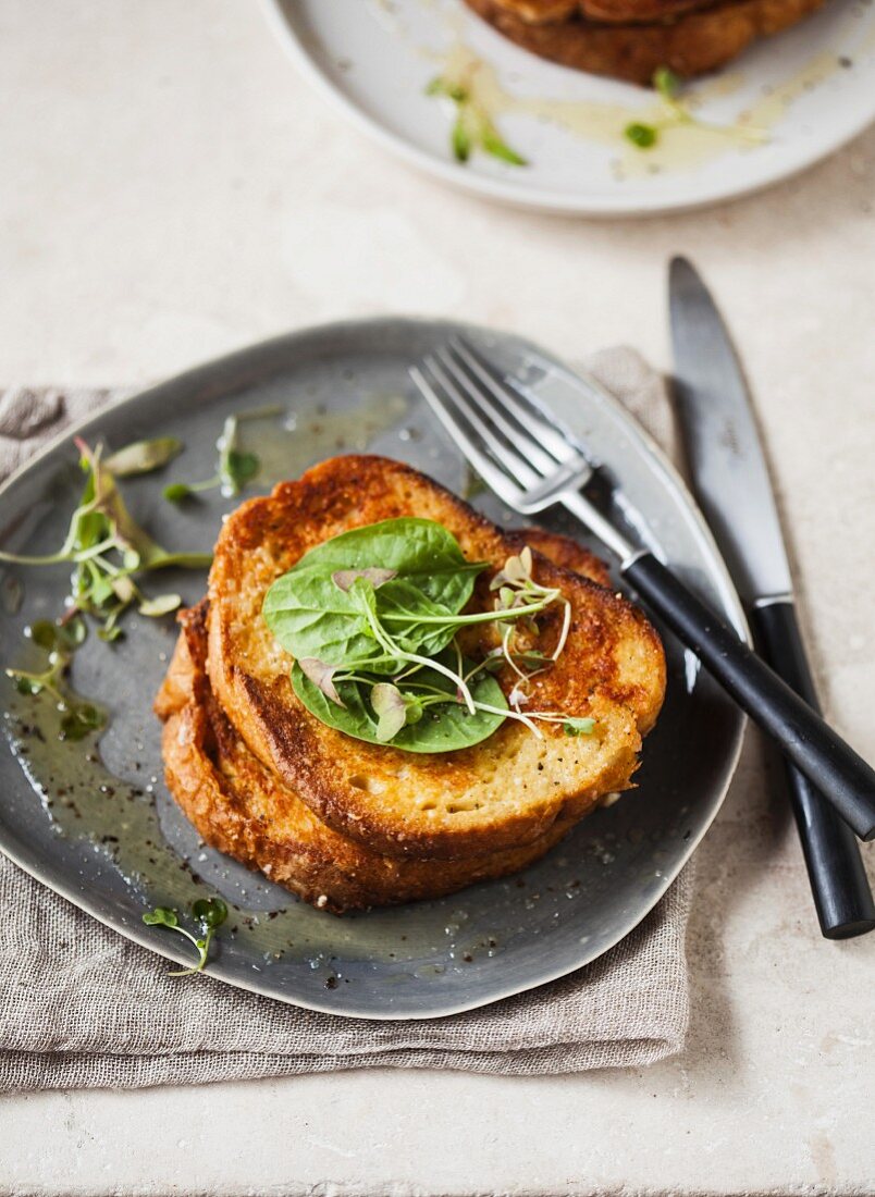 Savoury French toast with spinach and cress