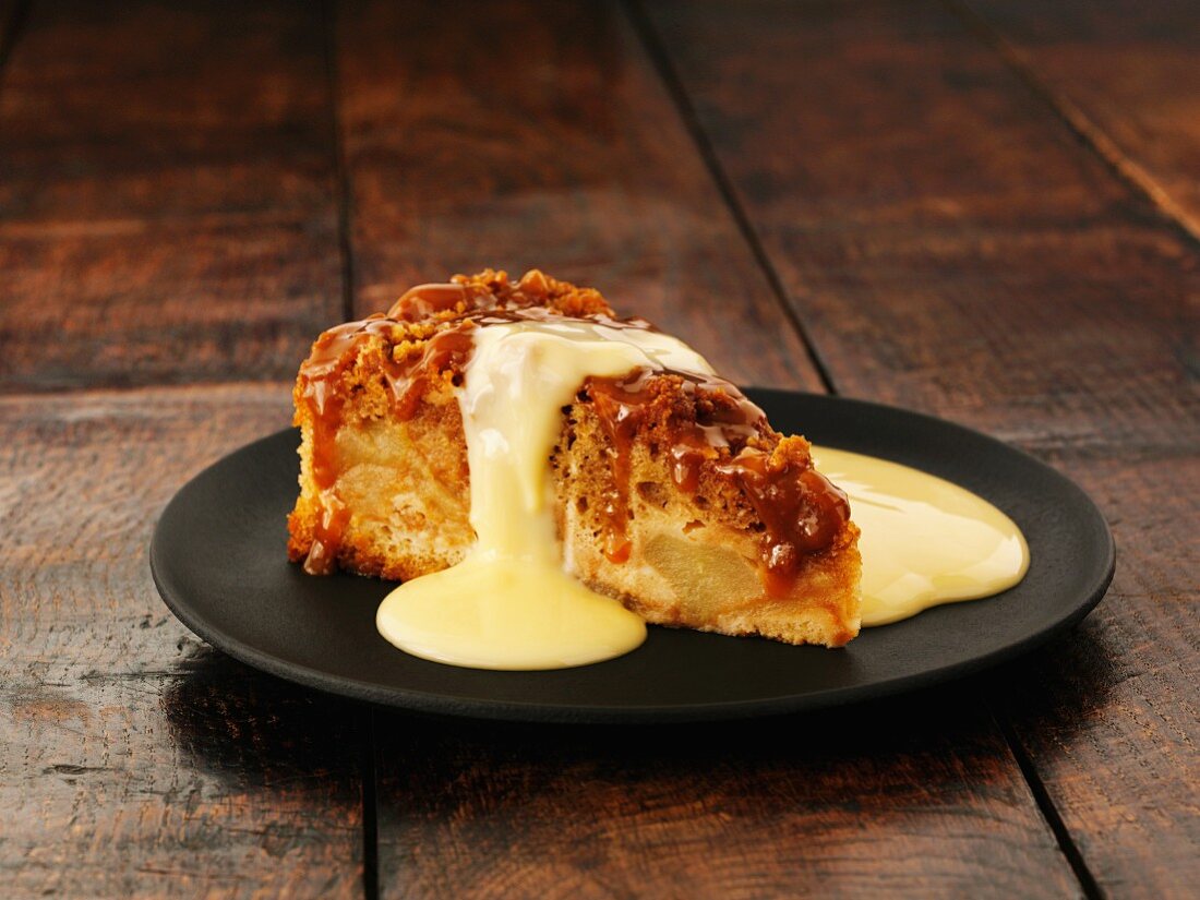 Sponge pudding with vanilla sauce