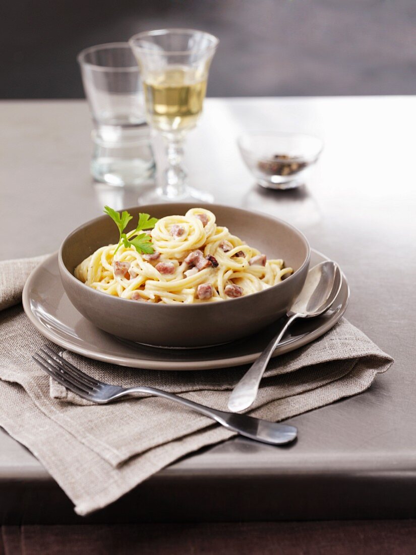 Spaghetti carbonara with bacon and parsley