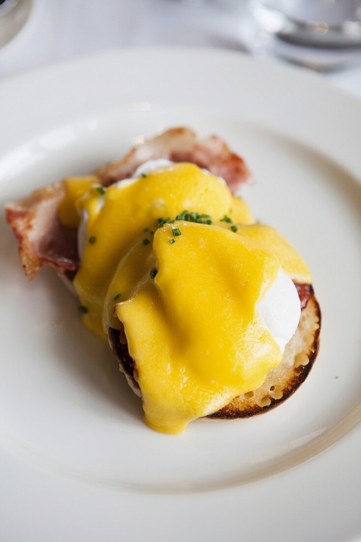 Eggs Benedict with Hollandaise sauce