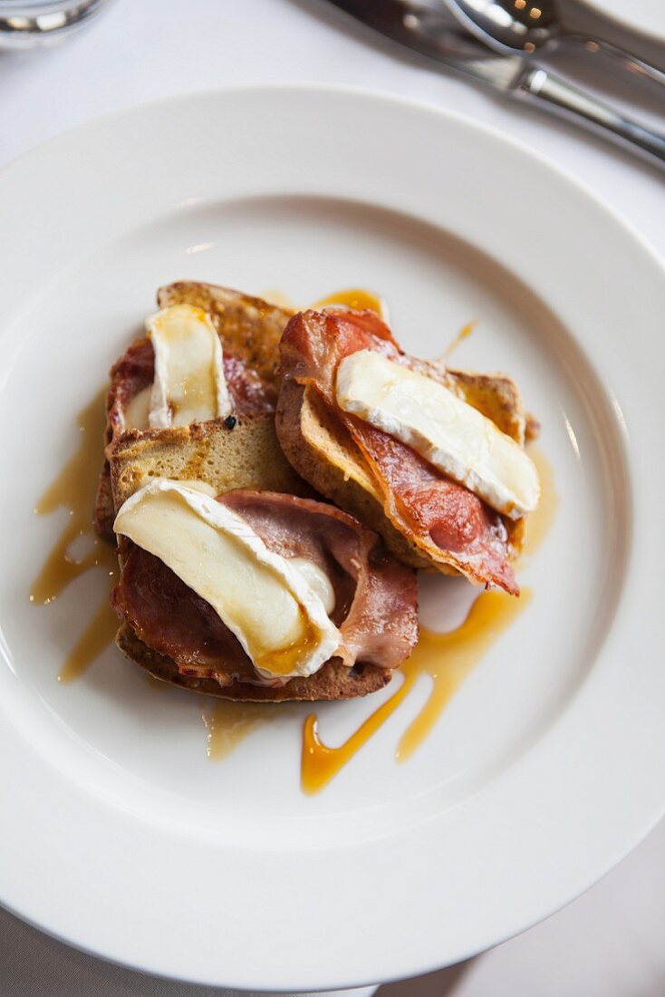 French toast with ham, brie and maple syrup