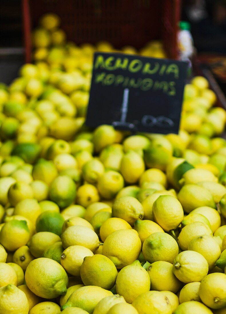 Viele Zitronen auf dem Markt