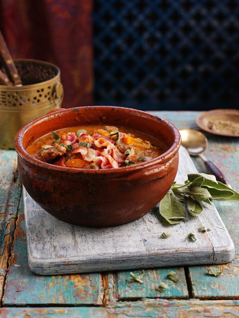 Liver and bacon tagine with sage (North Africa)