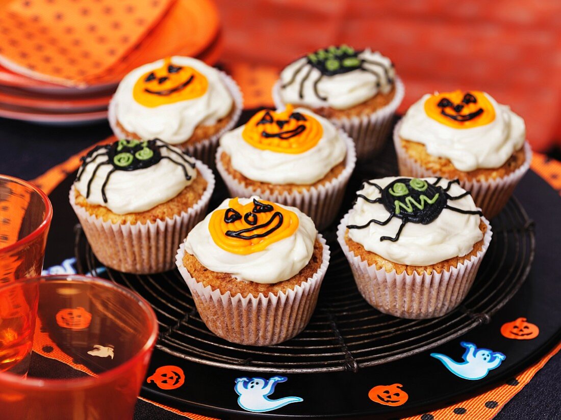 Halloween-Cupcakes mit Zuckerguss