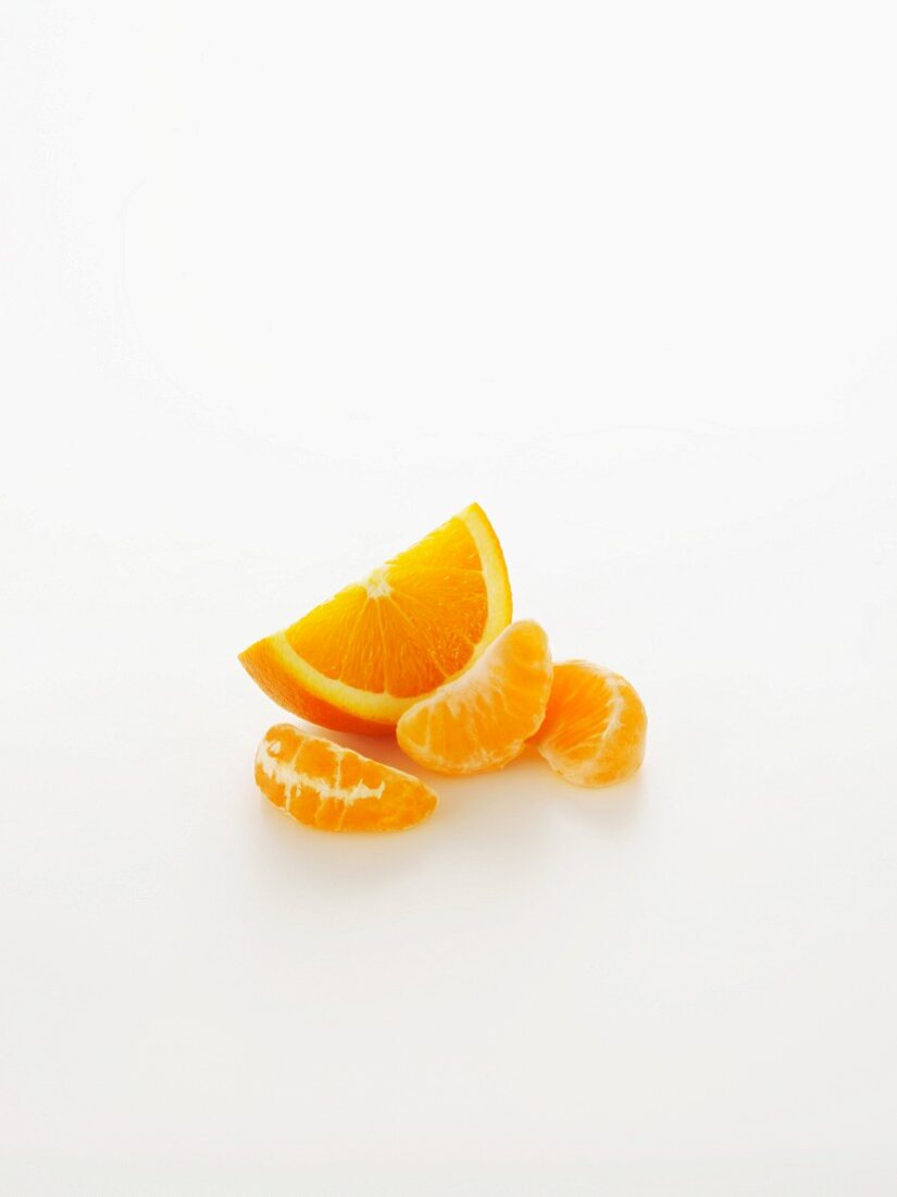 Orangenschnitz und Segmente