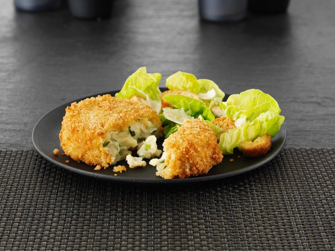 Breaded cheese and leek cakes with lettuce