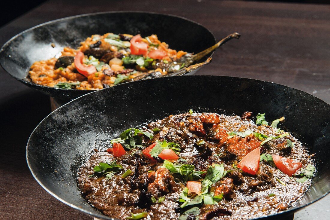 Lamb with spinach and lentil curry with aubergines (India)