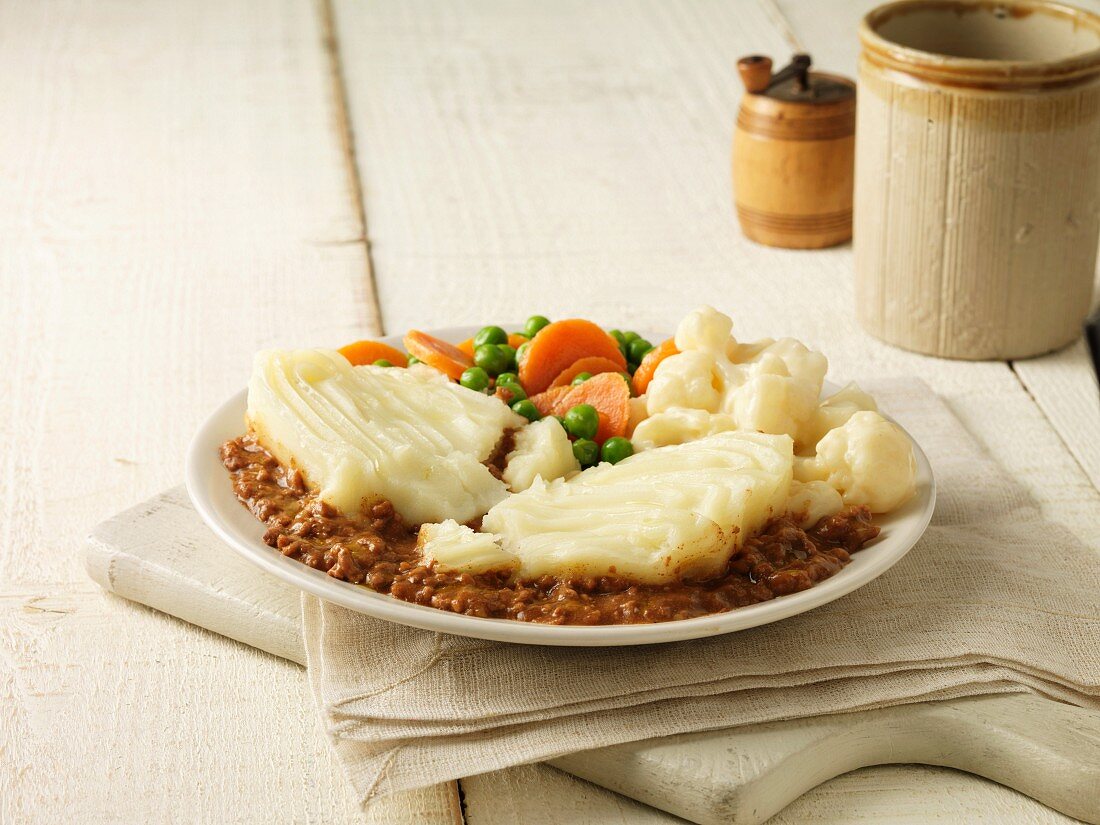 Cottage pie with cheese, cauliflower, peas and carrots