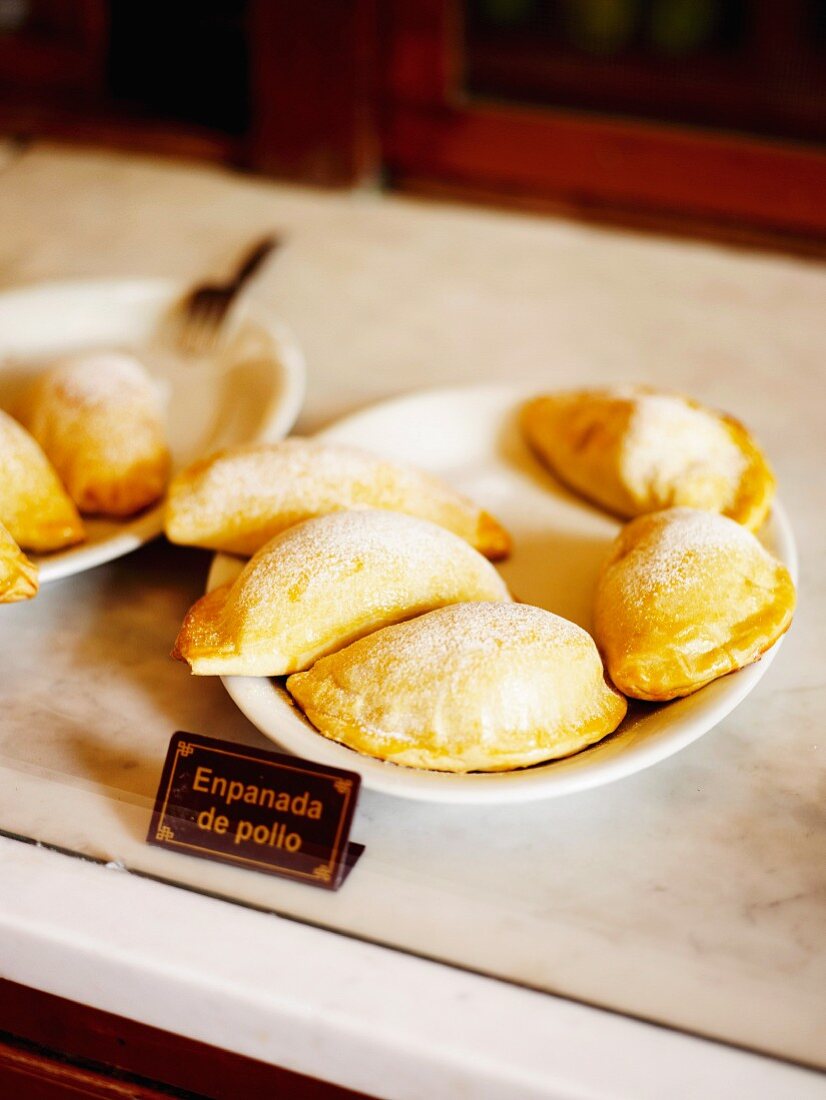 Empanada de pollo (Gefüllte Teigtasche mit Hähnchenfleisch, Peru)