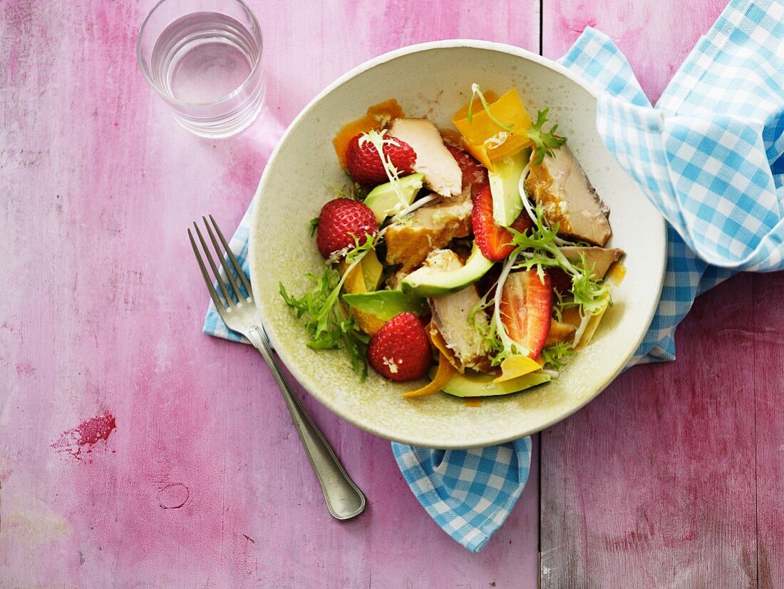 Salad with chicken breast fillet, strawberries and avocado