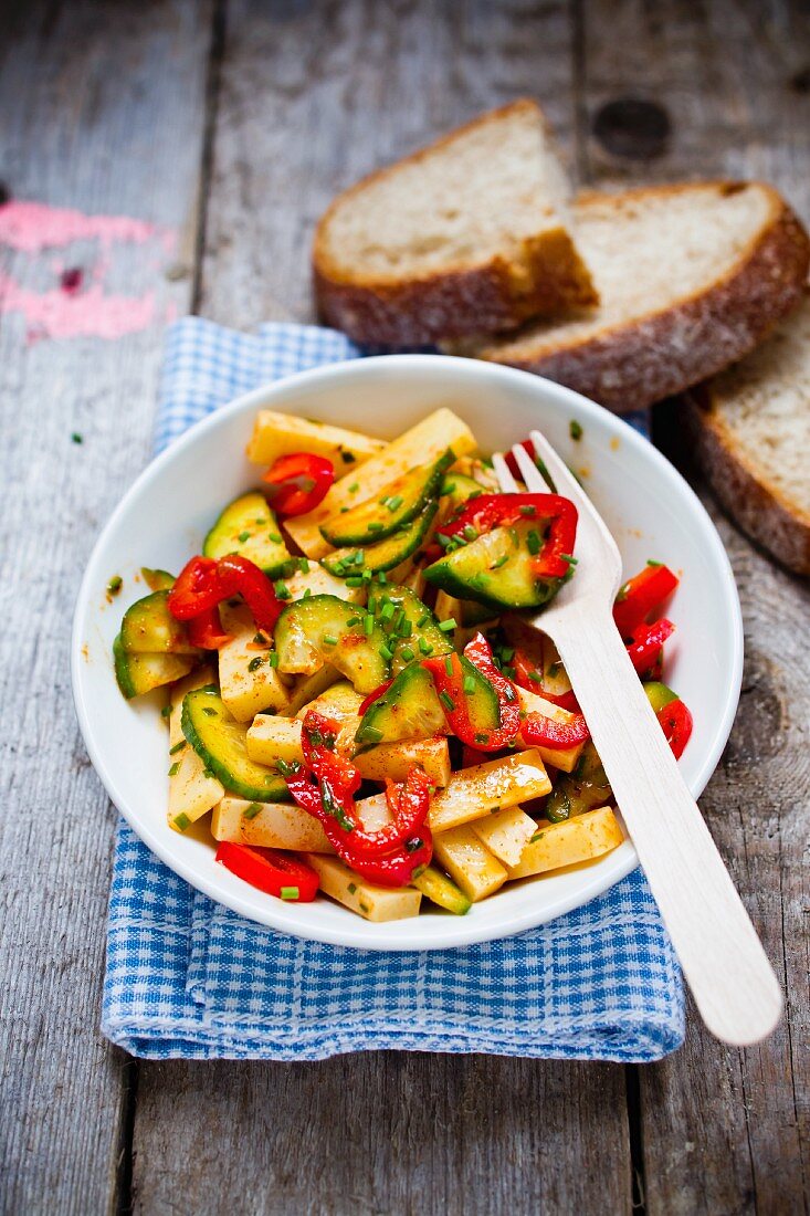 Emmental salad with peppers and courgettes