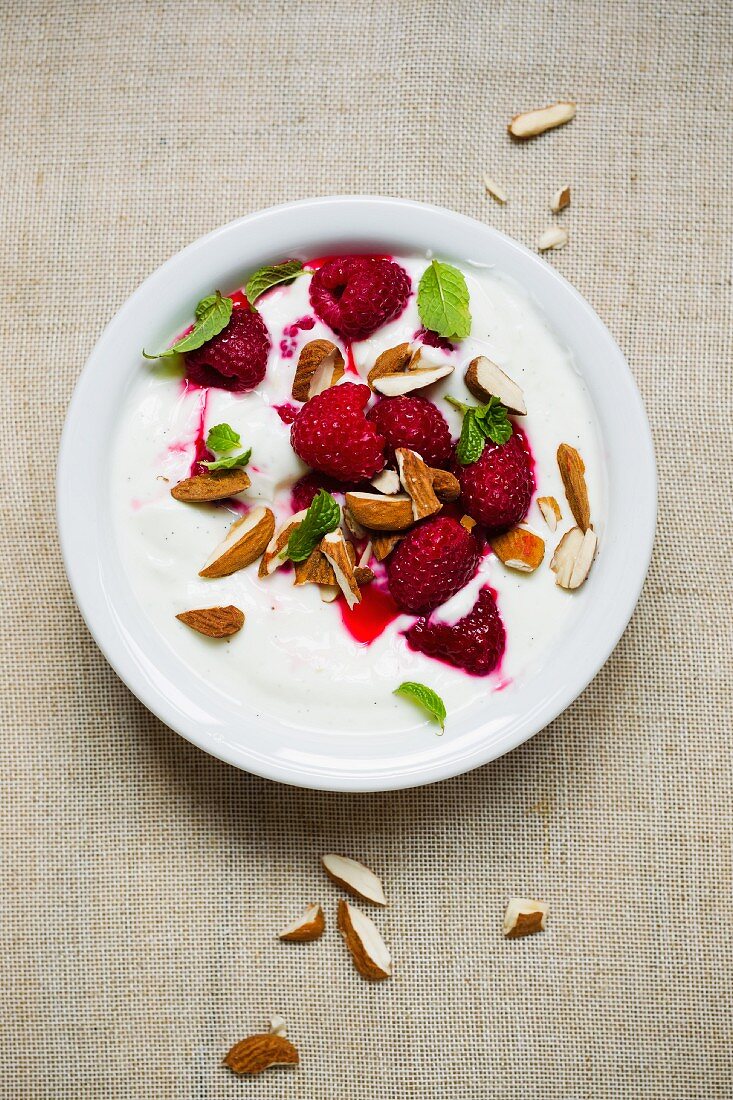 Yogurt with raspberries and almonds