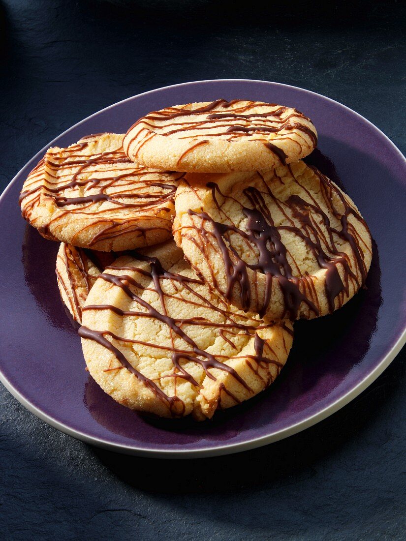 Almond biscuits with chocolate drizzle (China)