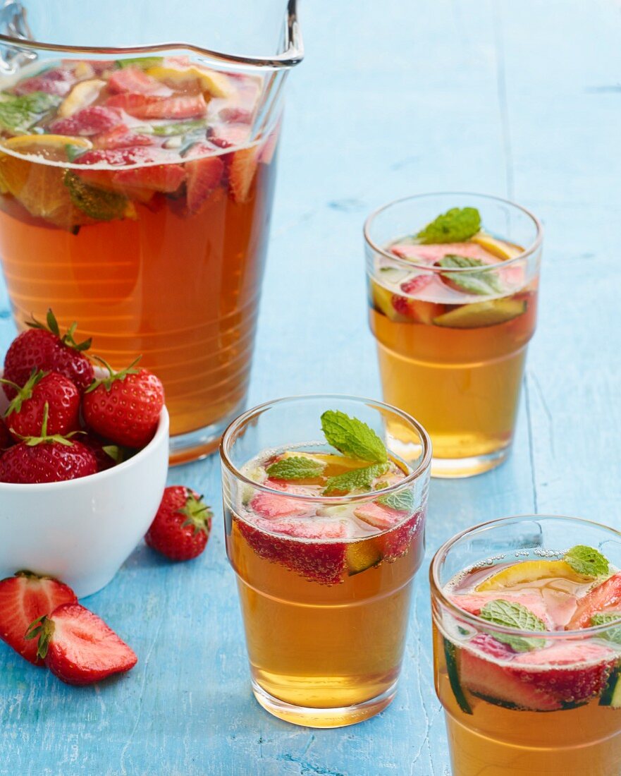 Pimms mit Erdbeeren