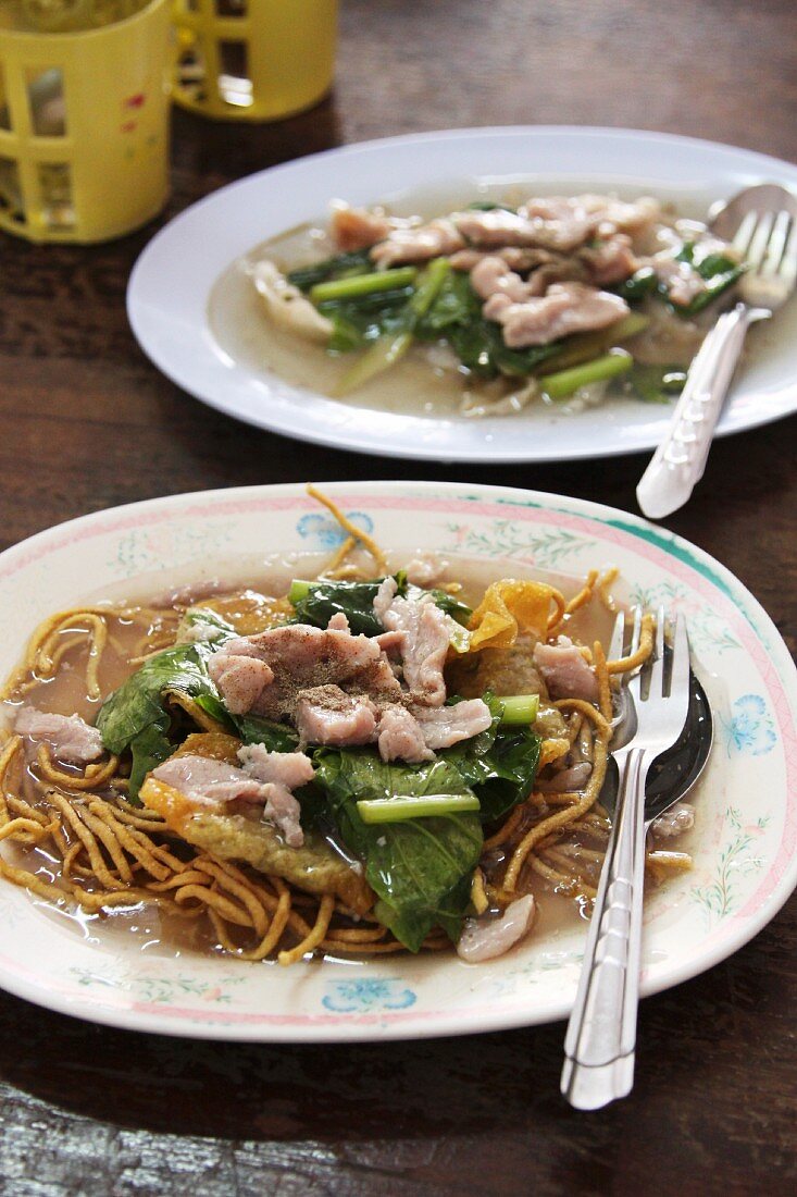 Fried noodles with pork