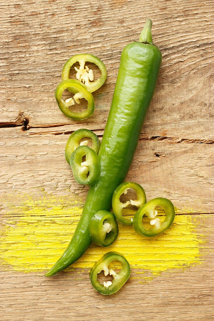 Green chilli peppers, whole and sliced