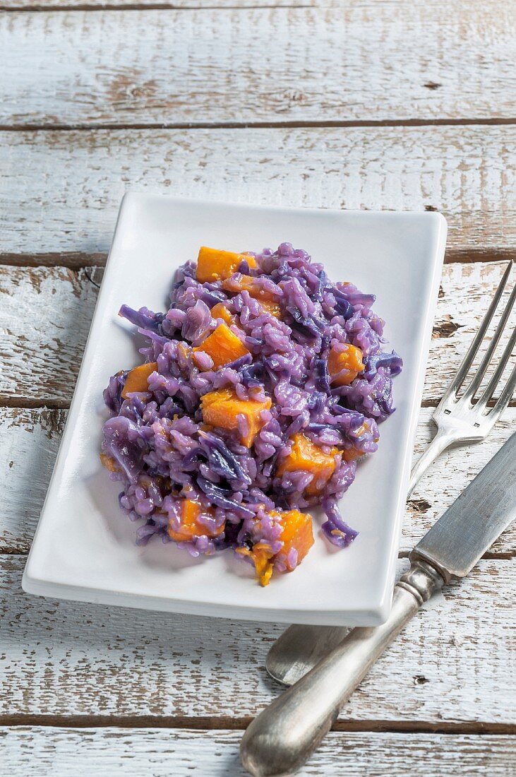 Risotto with red cabbage and pumpkin