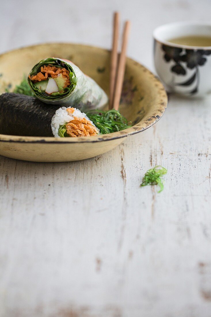 Reispapierröllchen und Maki-Sushi (Japan)