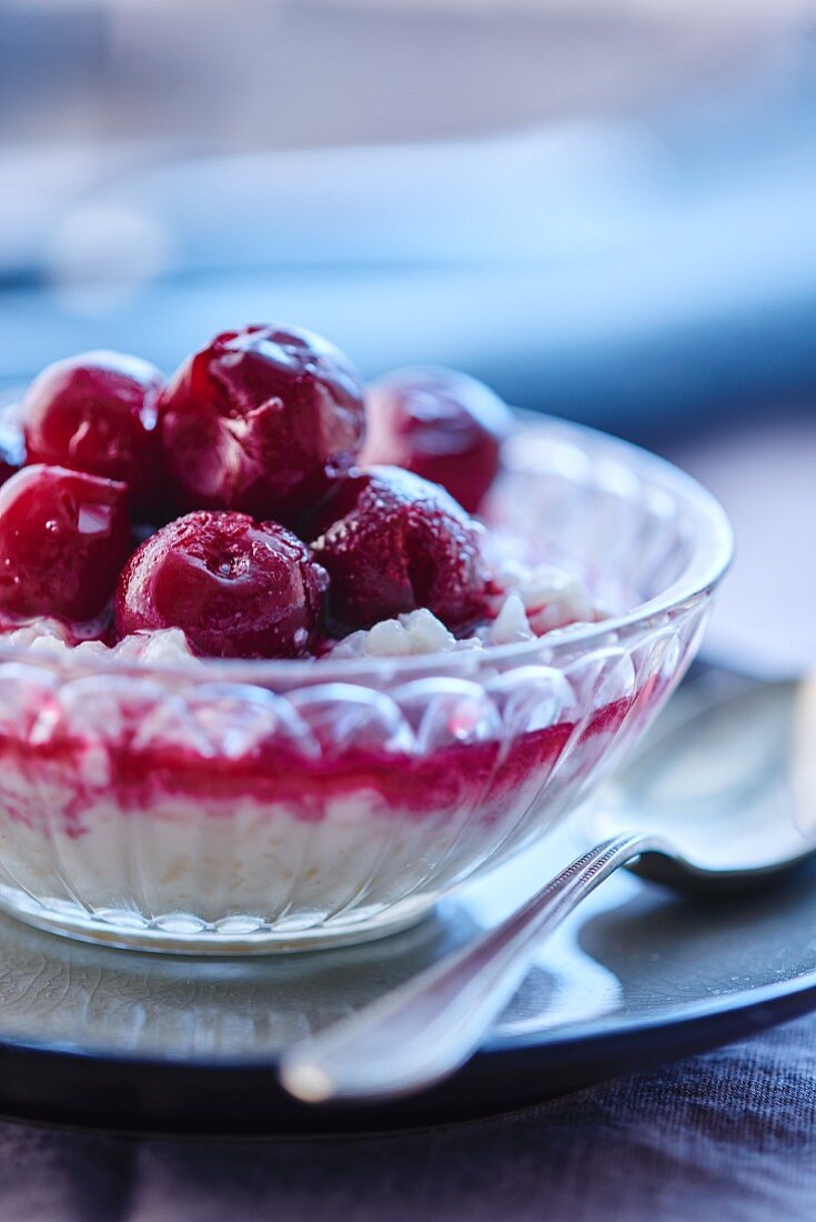 Rice pudding with sour cherries