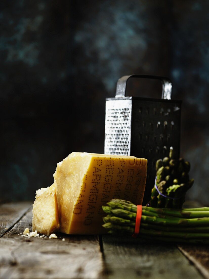 Parmigiano with green asparagus and a grater