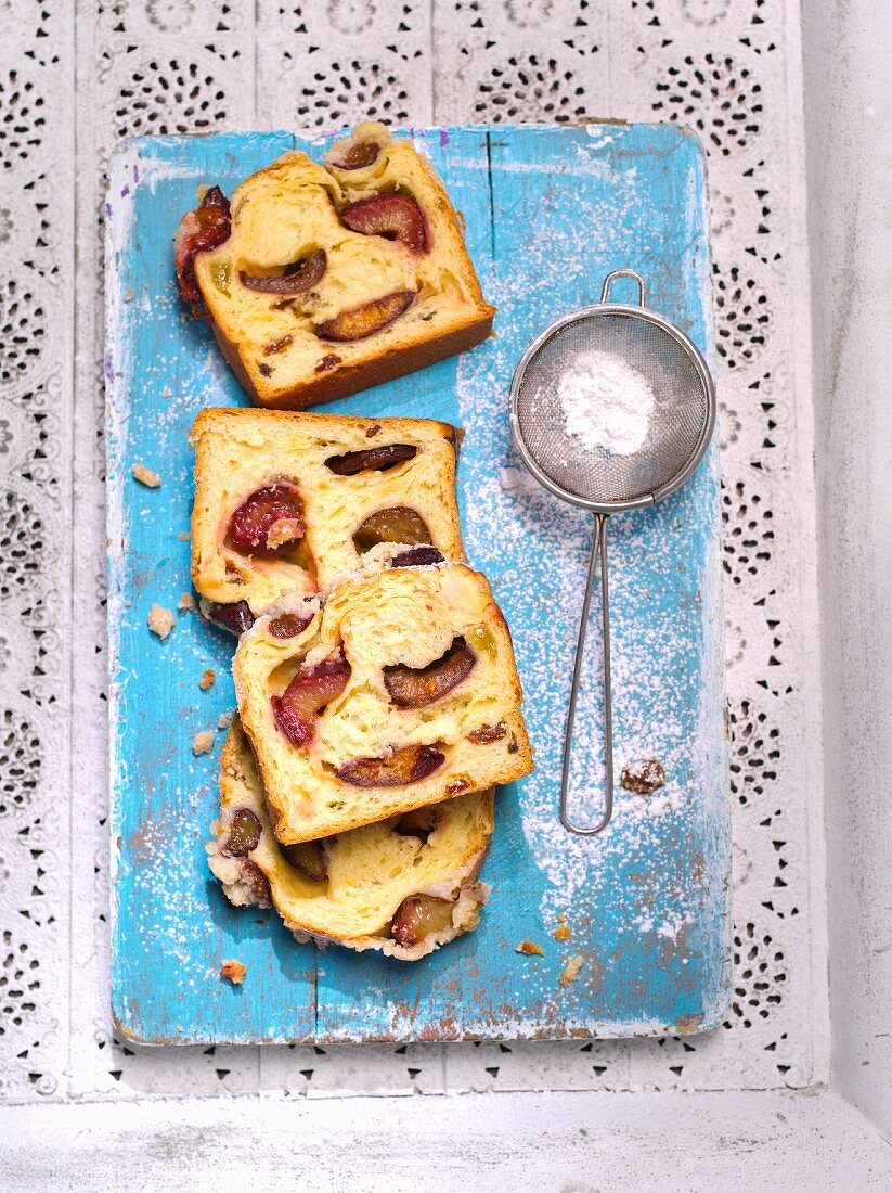 Plum crumble cake