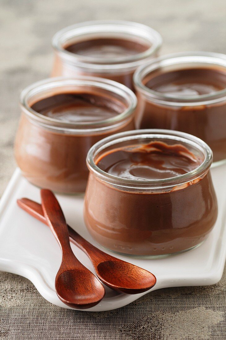 Schokoladenpudding in Glasschälchen