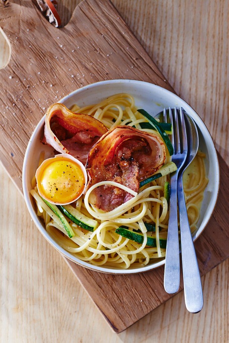 Spaghetti alla carbonara (Nudeln mit Speck und Ei, Italien)
