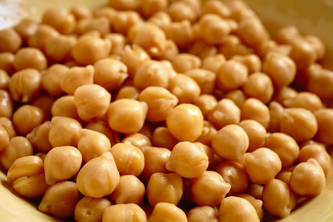 Cooked chickpeas (close-up)