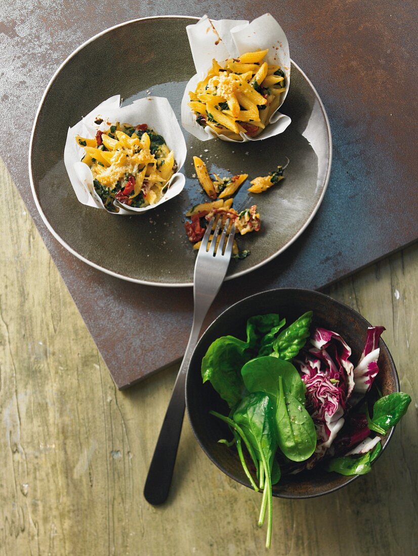 Pasta muffins with chard and cheese