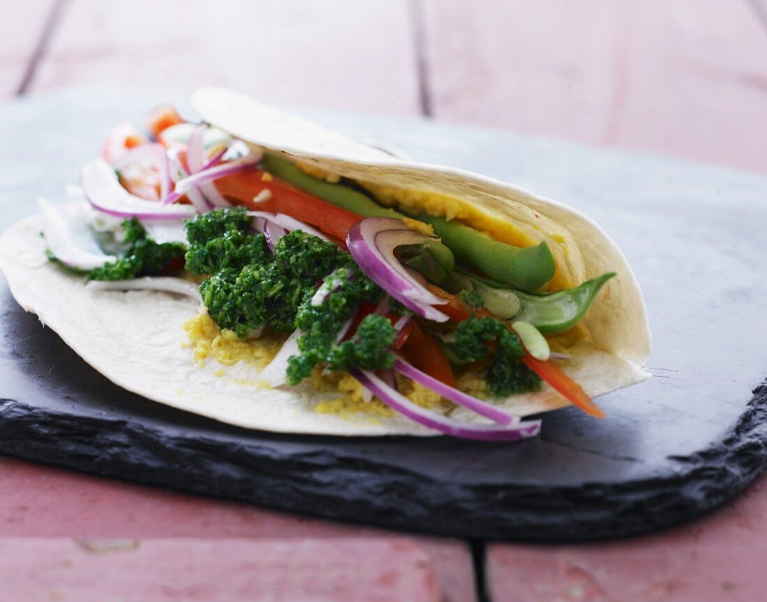 Tortillafladen mit Gemüsefüllung