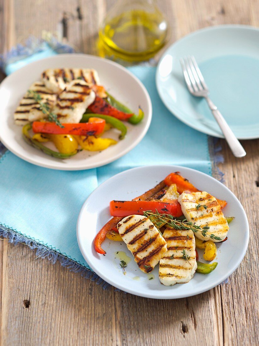 Grilled halloumi cheese with peppers
