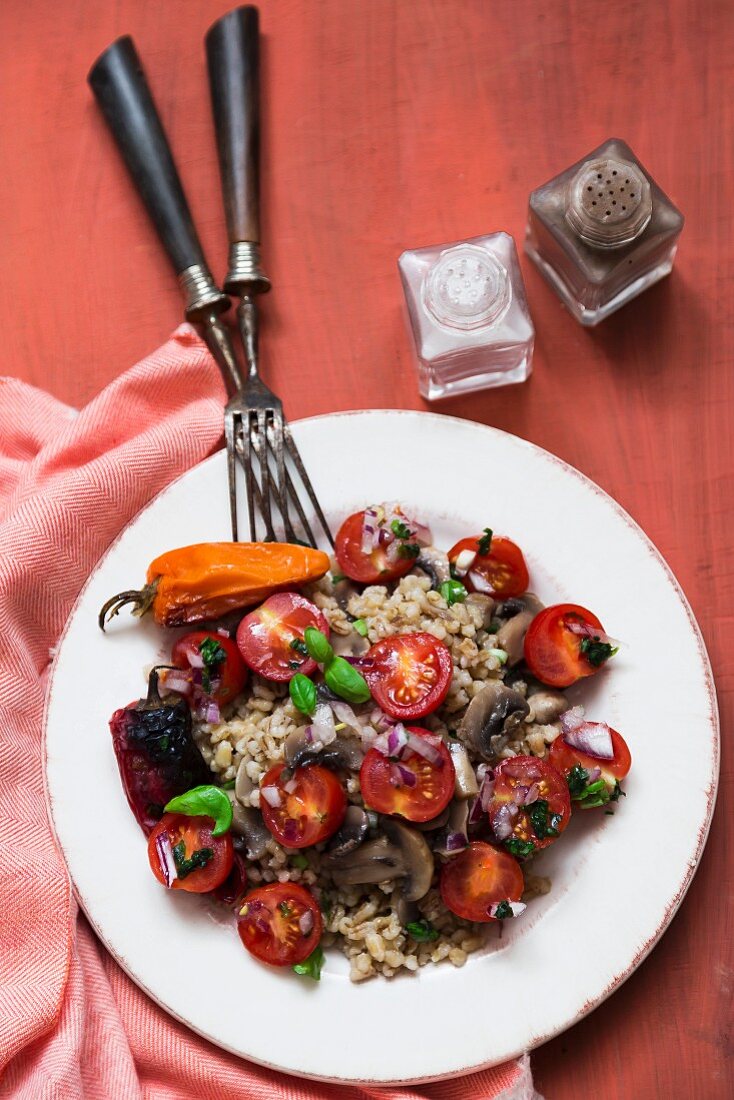 Rice salad with tomatoes and mushrooms