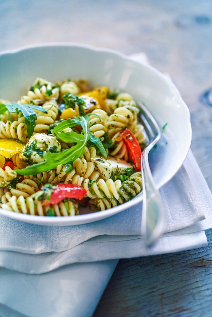 Fusilli pasta with peppers, goat's cheese and rocket pesto